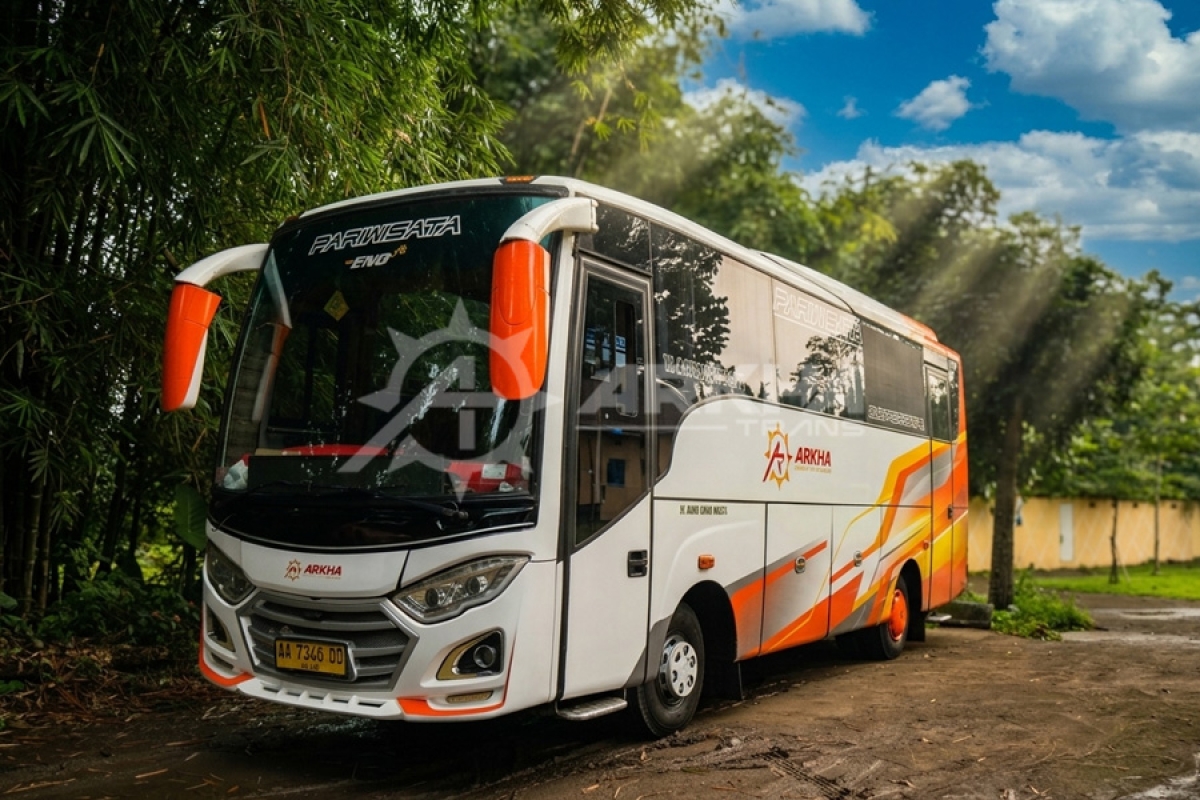 Liburan Keluarga Makin Seru: Sewa Medium Bus Arkha Trans Wisata 31-33 Seats ke Green Forest Bogor
