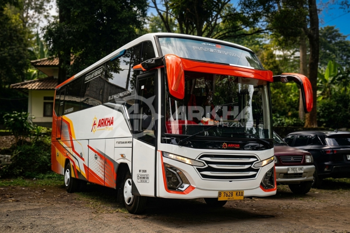 Liburan Tenang dan Asri: Sewa Medium Bus Arkha Trans Wisata 31-33 Seats ke Selabintana Sukabumi