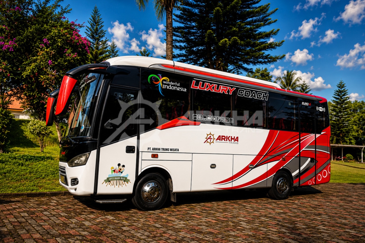 Menikmati Udara Sejuk Cisarua Lebih Seru Bersama Medium Bus Arkha Trans Wisata