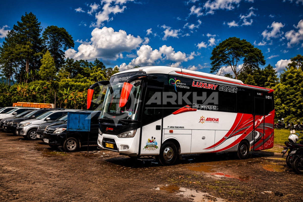 Menjelajahi Pesona Lembang Lebih Nyaman Bersama Medium Bus Arkha Trans Wisata