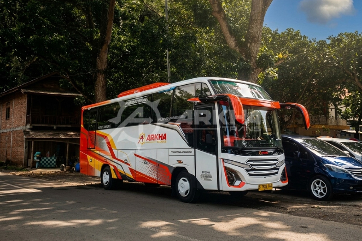 Petualangan Seru di Surga Selancar: Sewa Medium Bus Arkha Trans Wisata 31-33 Seats ke Batukara