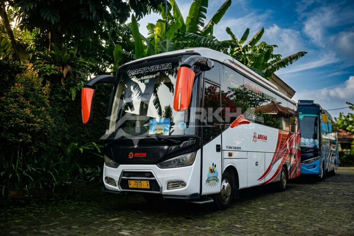 Petualangan Seru ke Wisata Alam Cinangneng Bersama Medium Bus Arkha Trans Wisata