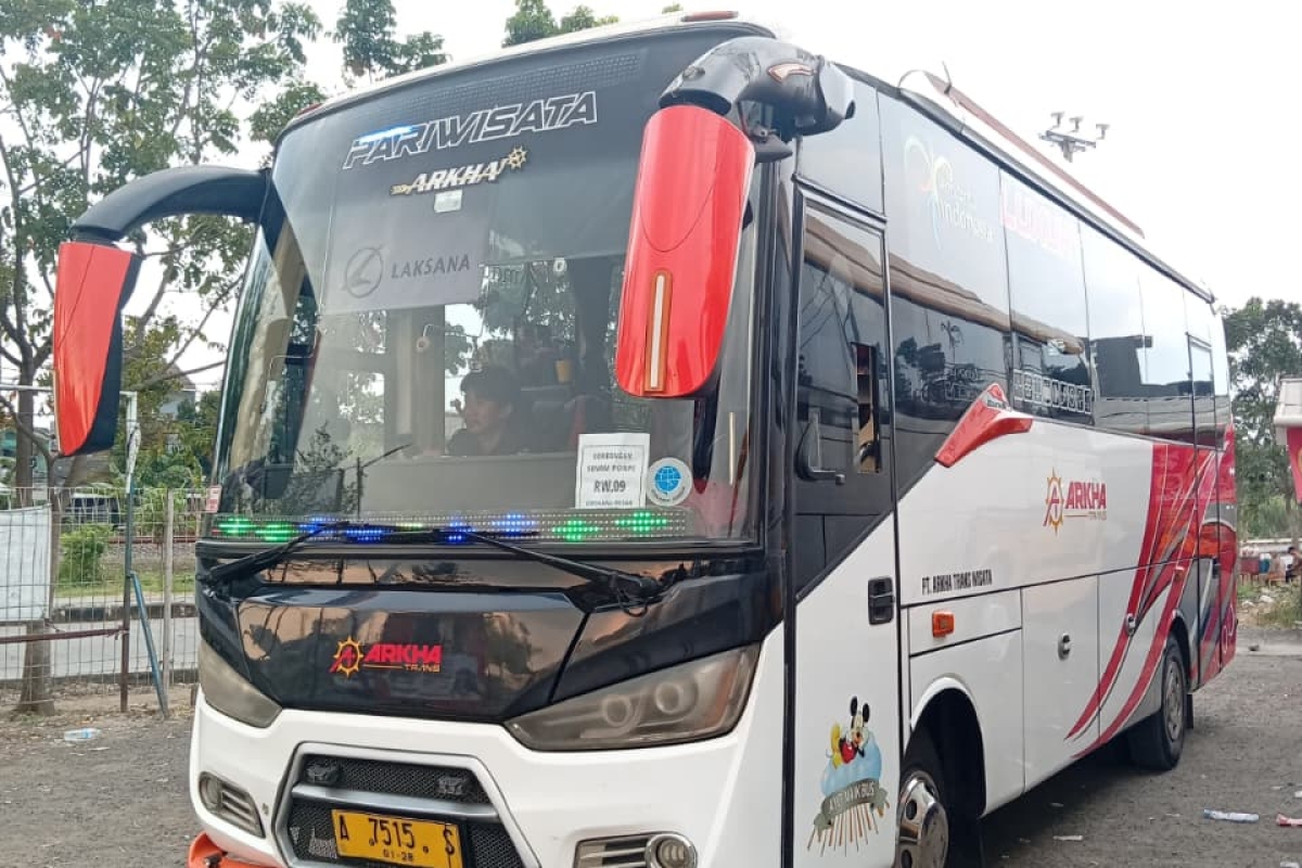 Sewa Medium Bus Arkha Trans Jakarta - Gedebage Bandung: Pilihan Nyaman Perjalanan Wisata