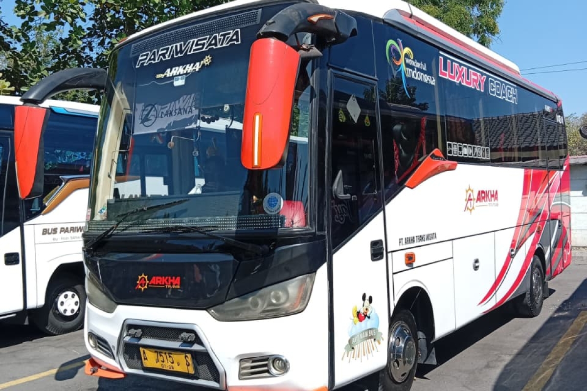 Sewa Medium Bus Arkha Trans Jakarta - Klaten: Perjalanan Wisata Nyaman Berkesan